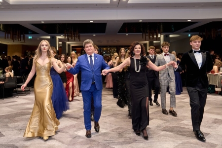 Elegancja i wzruszenia na studniówce „Czternastki”! ✨