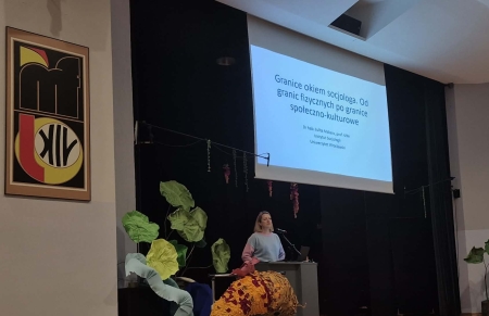 Wykład Pani Profesor Julity Makaro na temat granic.